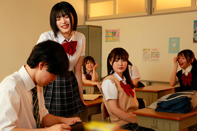 貼れば誰でもいいなり！ハーレム洗脳シールでクラスの一軍女子を完全支配してハメ比べ！