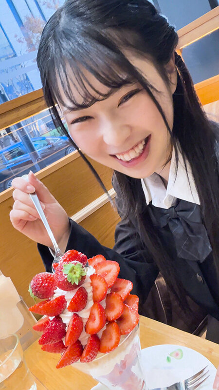 吹奏楽部と軽音部を兼任している超多忙ガール!!部活と部活の合間を縫って色んな男とSEXしまくるパワフル娘に大量中出し!!