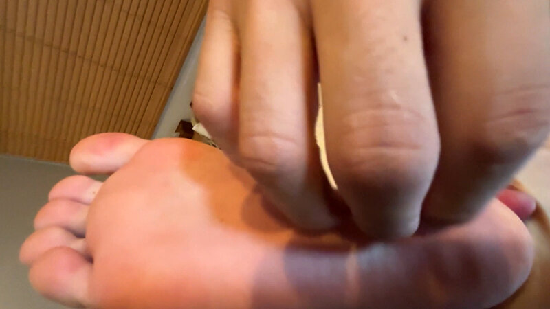 街角で声をかけてくすぐりさせてもらう 交渉上手な黒髪ギャル かなちゃん