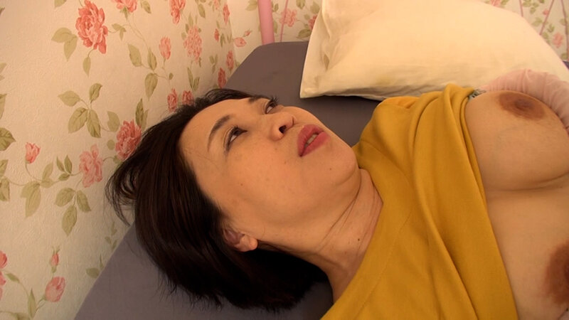 年下セフレとラブホで毎週SEXしている好きモノ熟女！SEXが好き過ぎてAV出演しちゃう淫乱不貞中出しSEX！