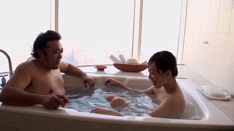 性生活がマンネリ化した三十路妻の危険な遊び！1本の肉棒じゃ満足できない奥様と念願の3Pファック！