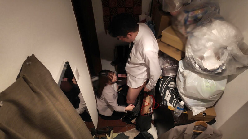 我慢できない…玄関セックス 扉一枚隔てた向こうは外。バリキャリOLの汚部屋でNGR 一条みお
