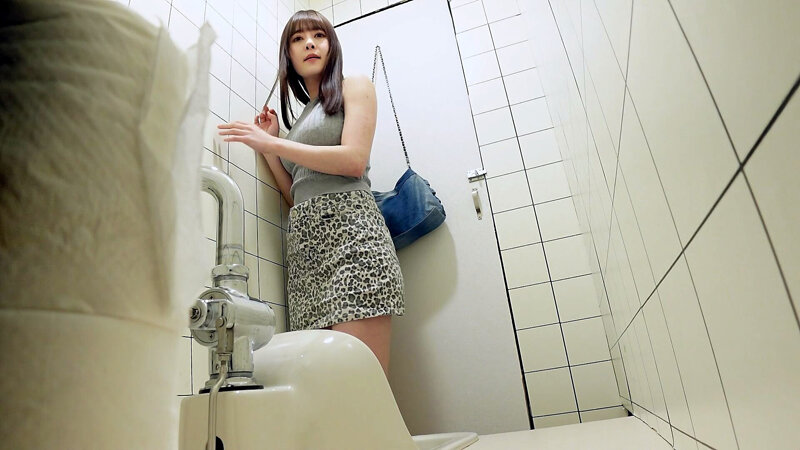 女子トイレ覗き迫力の放尿と生々しいオナニー ＃7