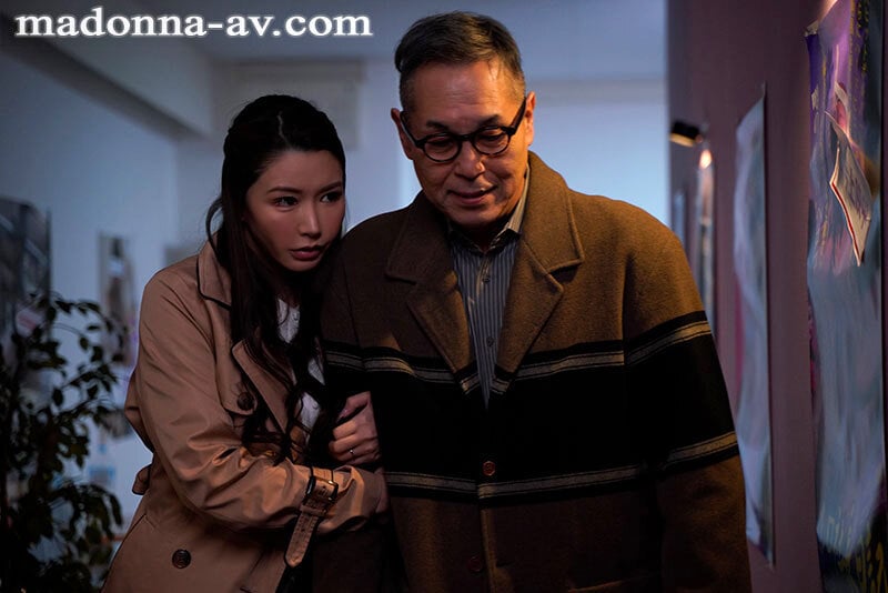 背徳の寝取らせシアタールーム 低俗男たちの醜い肉棒で汚された貞淑妻ー。 愛弓りょう