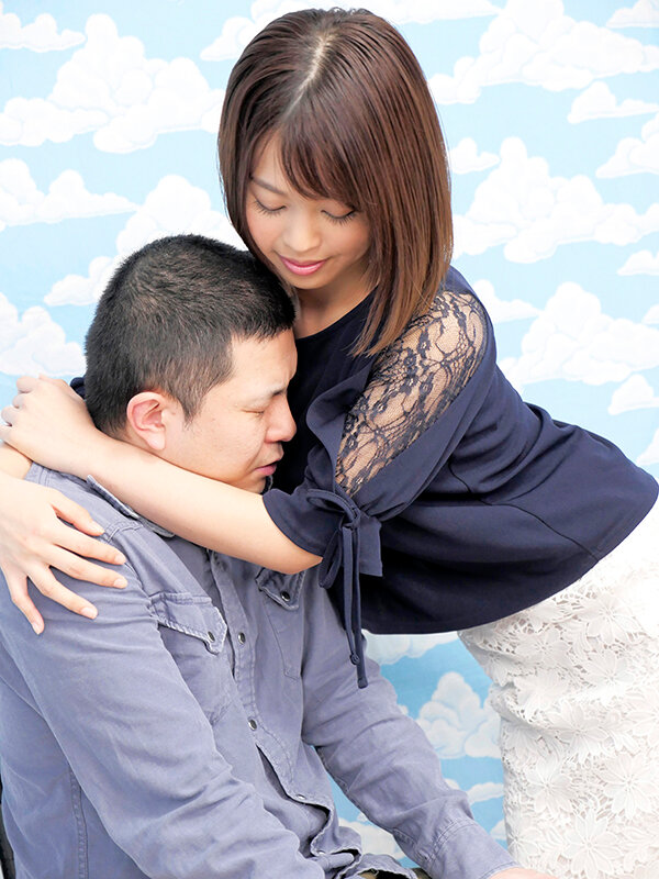 池袋で見つけた心優しい働くお姉さん 童貞くんのオナニーのお手伝いのつもりがセックス練習ってことで素股していてヌルっと入って筆おろし!?(IENFA-01101)