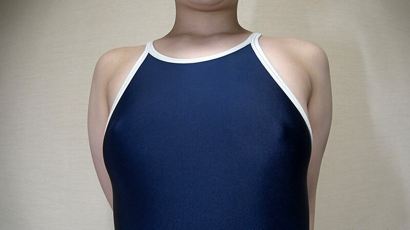 南日菜乃 濡れてテカってピッタリ密着 神スク水 可愛い女子のスクール水着姿をじっとりと堪能!着替え盗撮から始まり貧乳から巨乳にパイパン、ハミ毛、ジョリワキ等のフェチ接写やローションソーププレイやスク水ぶっかけ等を完全着衣で楽しむAV