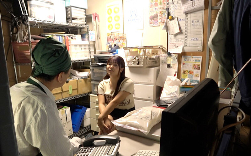 万引き スーパーの人妻たち ●でか尻でか乳ぷにょ妻 ●折●が必要クソ生意気妻 ●スレンダー爆裂張乳妻