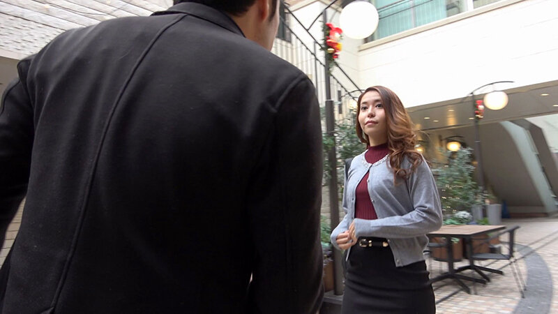 職業ピアノ講師でモデル級顔面偏差値の奥様。吐息をかけるだけでも興奮するくらいにオトコ日照りの人妻さん