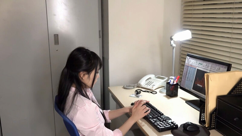 大手警備会社警備員 不審ガードマン 独り残業でオートロックに締め出された女性社員