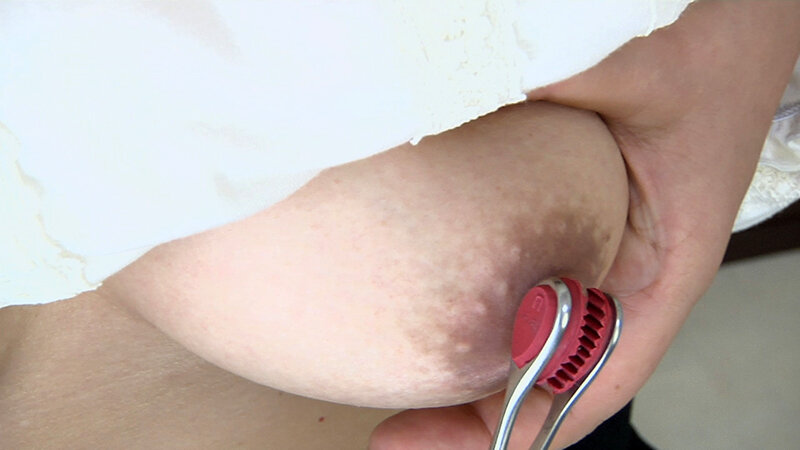 大きい乳首の理由はいじり過ぎてる証拠 エロく伸びすぎた乳首