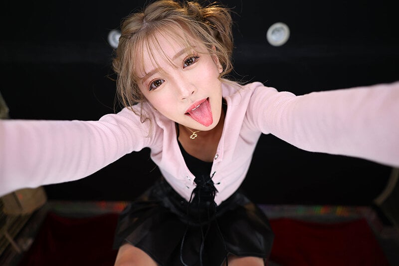 【VR】【8K VR】超天井特化JOI!トロ甘イジワルSギャルに圧迫見下ろしされながら、淫語交じりの淫靡手コキ×濃蜜フェラ×ヌチュクチュ密着騎乗位でエンドレス射精管理されちゃえ! 小那海あや