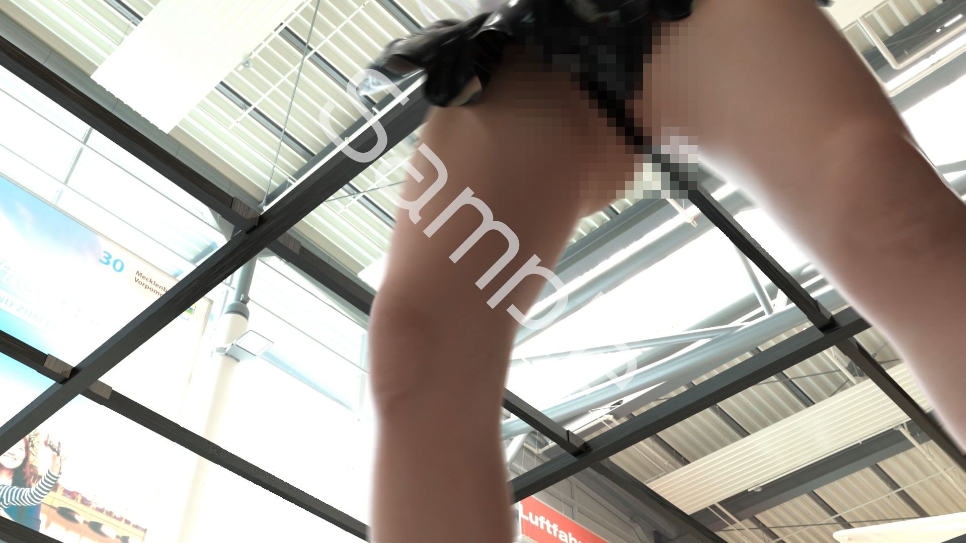 女子アナになった二階堂沙耶・早朝のニュース番組の冒頭でミニスカートでダンスすることを業務命令で強要される・ダンスVer.2:Vol.02『ただの話題作りとのことで電源OFF(のはず)のカメラが4台、ローアングルから彼女のスカート内を覗き込むように設置されている:PV02_黒Tバックパンティで扇風機風チラ』